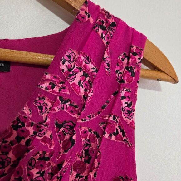 EUC WHITE HOUSE BLACK MARKET PINK FLORAL SURPLICE PLEATED SLEEVELESS TOP S - Picture 11 of 16